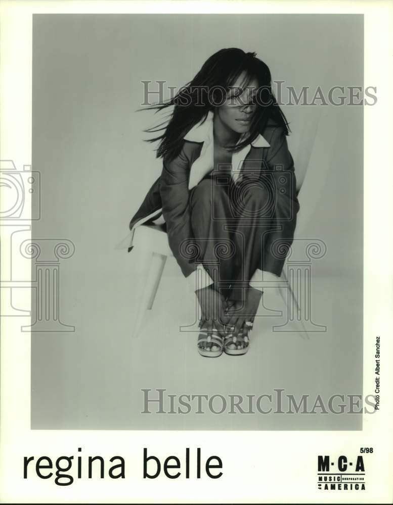 1998 Press Photo American Singer Songwriter Regina Belle - sap10137- Historic Images