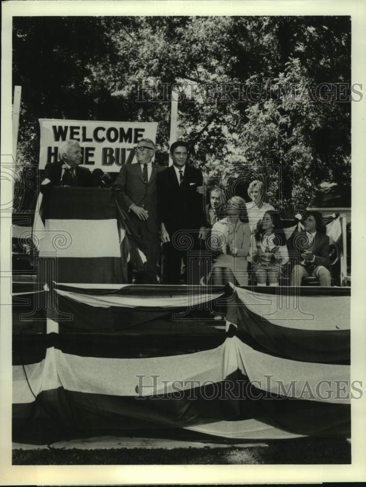 1976 Press Photo Actor Ralph Bellamy with co-stars in "Return to Earth" on ABC- Historic Images