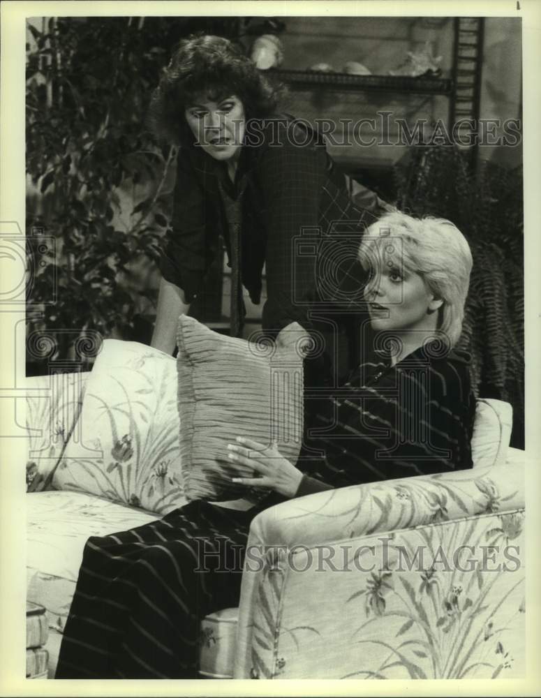 1983 Press Photo Actors Lynn Redgrave, Teresa Ganzel in "Teachers Only" on NBC- Historic Images