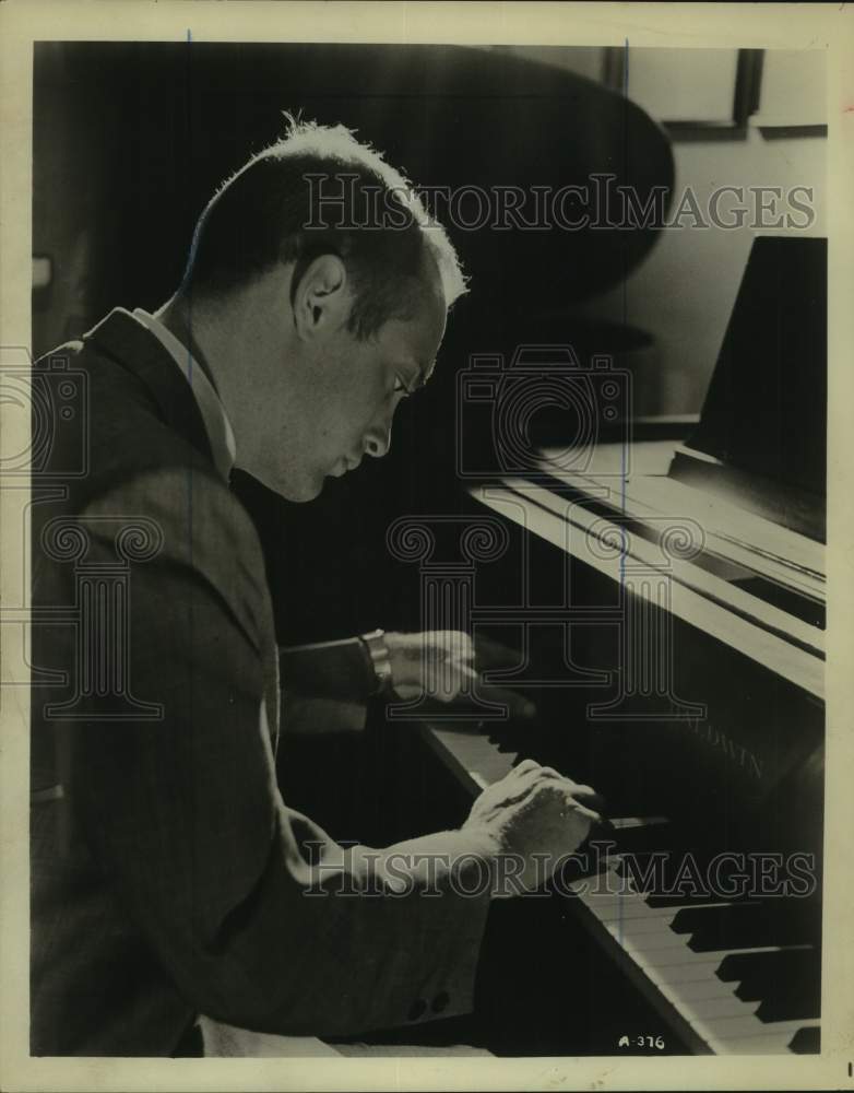 1965 Musician Lorin Hollander, Pianist performs on piano - Historic Images