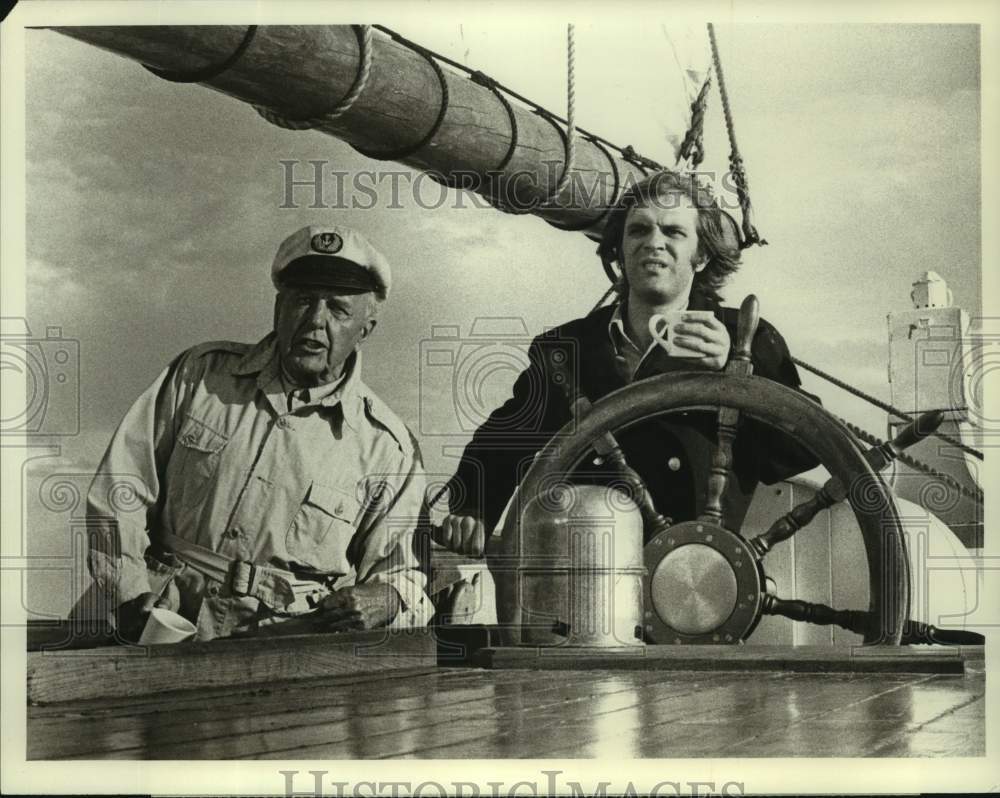 1974 Press Photo Ralph Bellamy and Kiel Martin in Log of the Black Pearl. - Historic Images