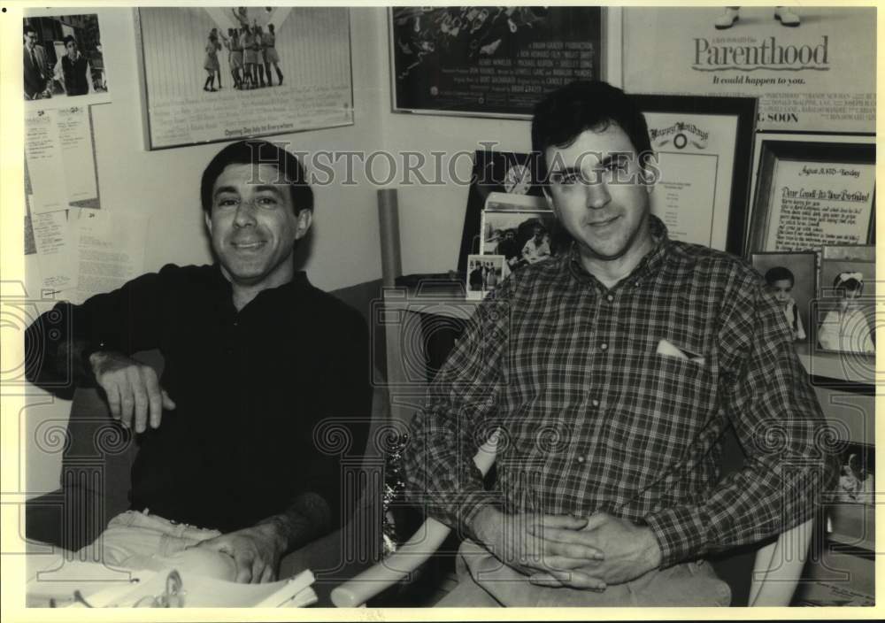 1992 Press Photo Screenwriters Babaloo Mandel, Lowell Ganz in Los Angeles Office- Historic Images