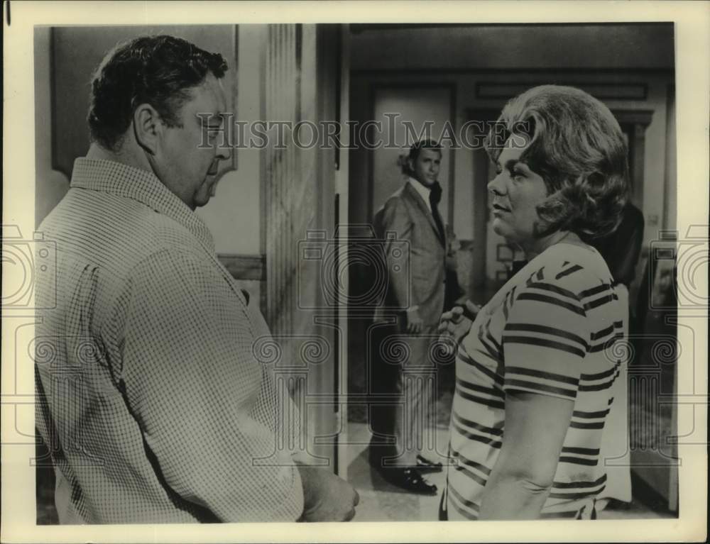 1973 Actors Jackie Gleason, Ted Bessell, Estelle Parsons on CBS TV - Historic Images