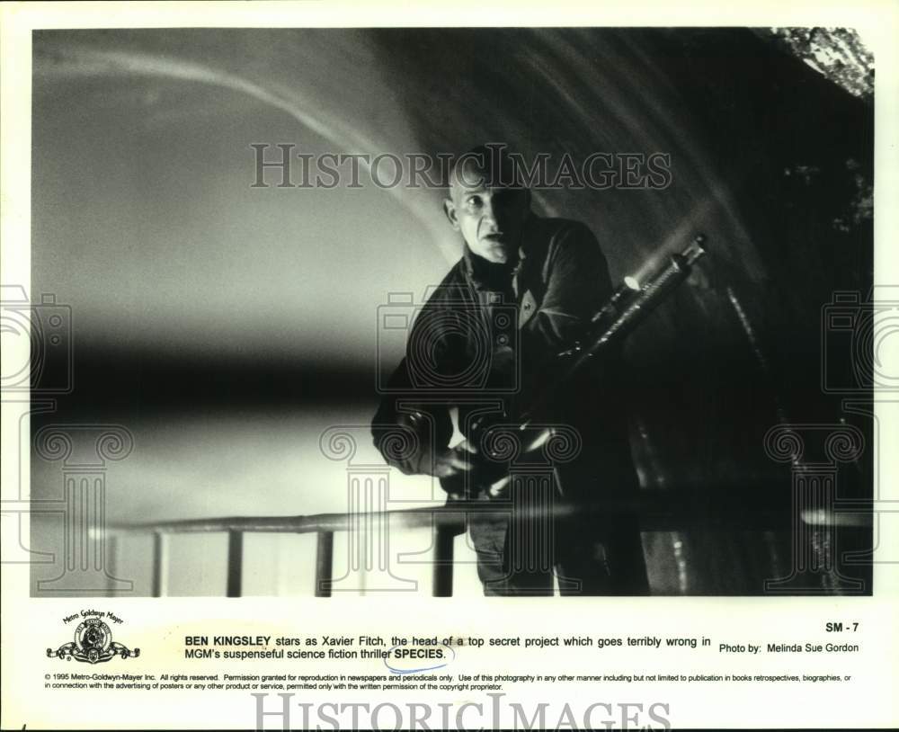 1995 Press Photo Actor Ben Kinsley as Xavier Fitch in "Species" movie scene- Historic Images