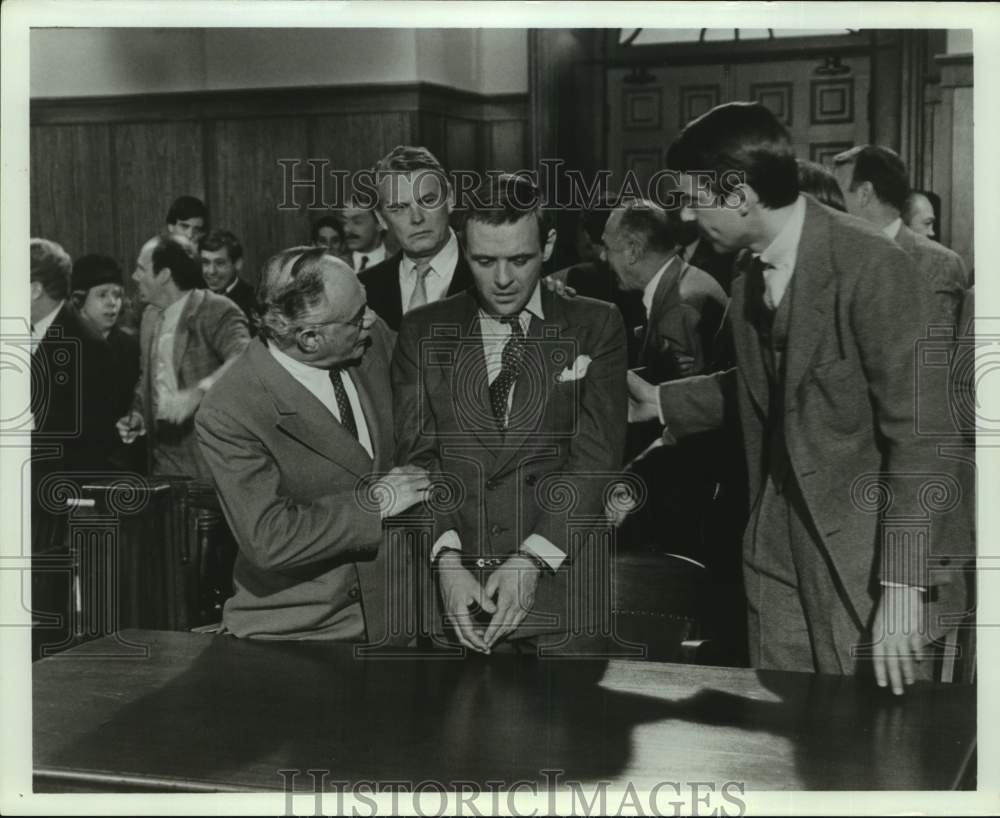 Press Photo Martin Balsam and Anthony Hopkins in The Lindberg Kidnapping Case. - Historic Images