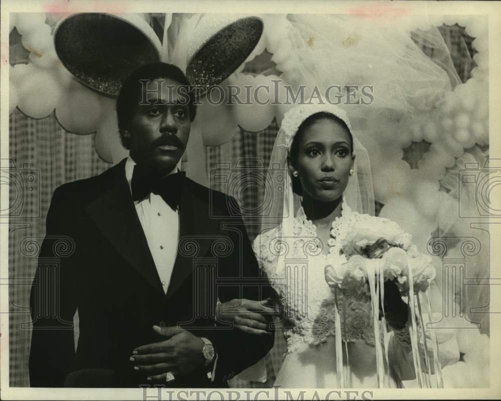 1975 Press Photo Actress Telma Hopkins and actor Demond Wilson. - Historic Images