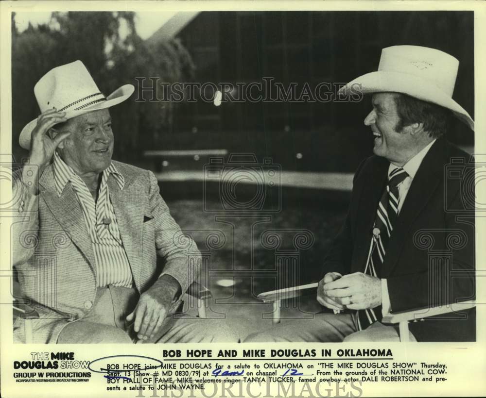 1979 Press Photo Bob Hope and Mike Douglas in Oklahoma on The Mike Douglas Show.- Historic Images