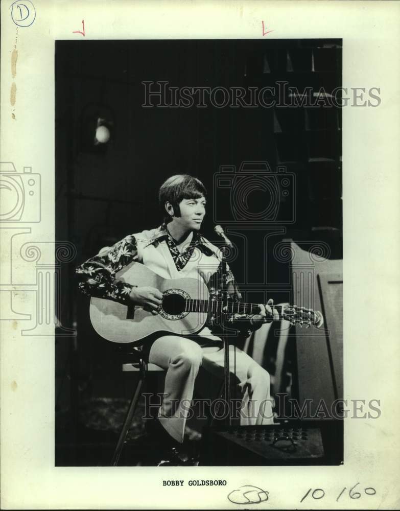 1974 Press Photo Bobby Goldsboro, pop and country singer, songwriter &amp; musician. - Historic Images