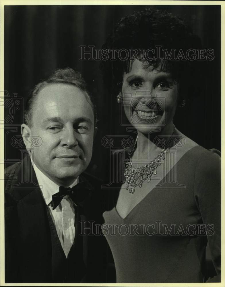 Press Photo Lena Horne, Singer stands with man in closeup - Historic Images