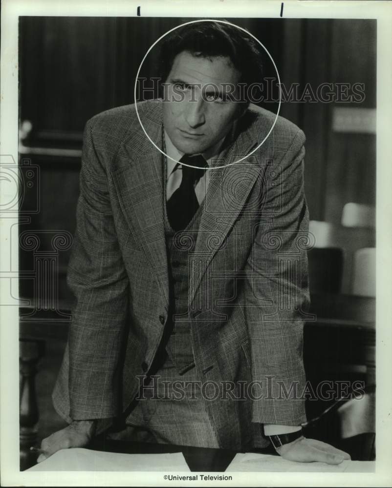 Press Photo Actor Judd Hirsch as a lawyer in scene from &quot;The Law&quot; on NBC-TV - Historic Images