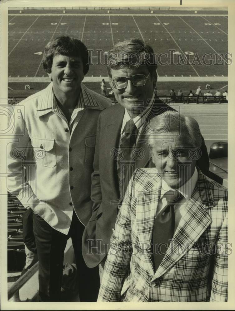 Press Photo Football Player Don Meredith with men in Football Stadium - Historic Images