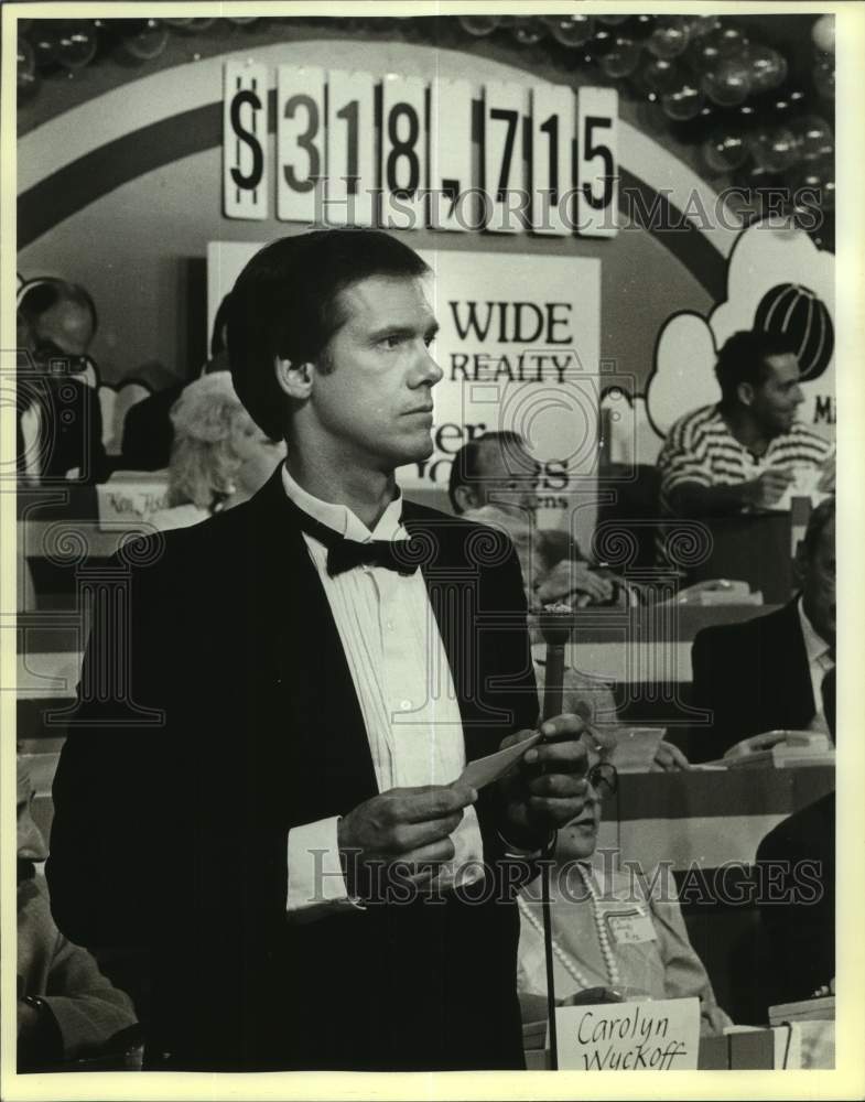 1987 Press Photo George McKenzie, sports anchor for KMOL San Antonio.- Historic Images