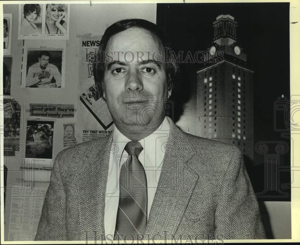 1986 Press Photo Michael Jones, a courthouse reporter with KENS TV - sap13991- Historic Images
