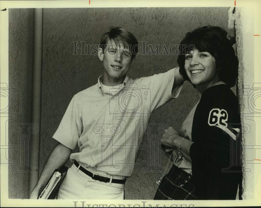 1979 Press Photo Actors Ron Howard, Cindy Williams, Last Day of School episode- Historic Images