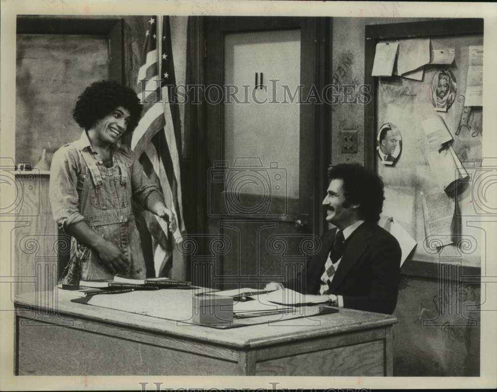 Press Photo Actor Robert Hegyes with co-star in &quot;Welcome Back, Kotter&quot; on TV - Historic Images