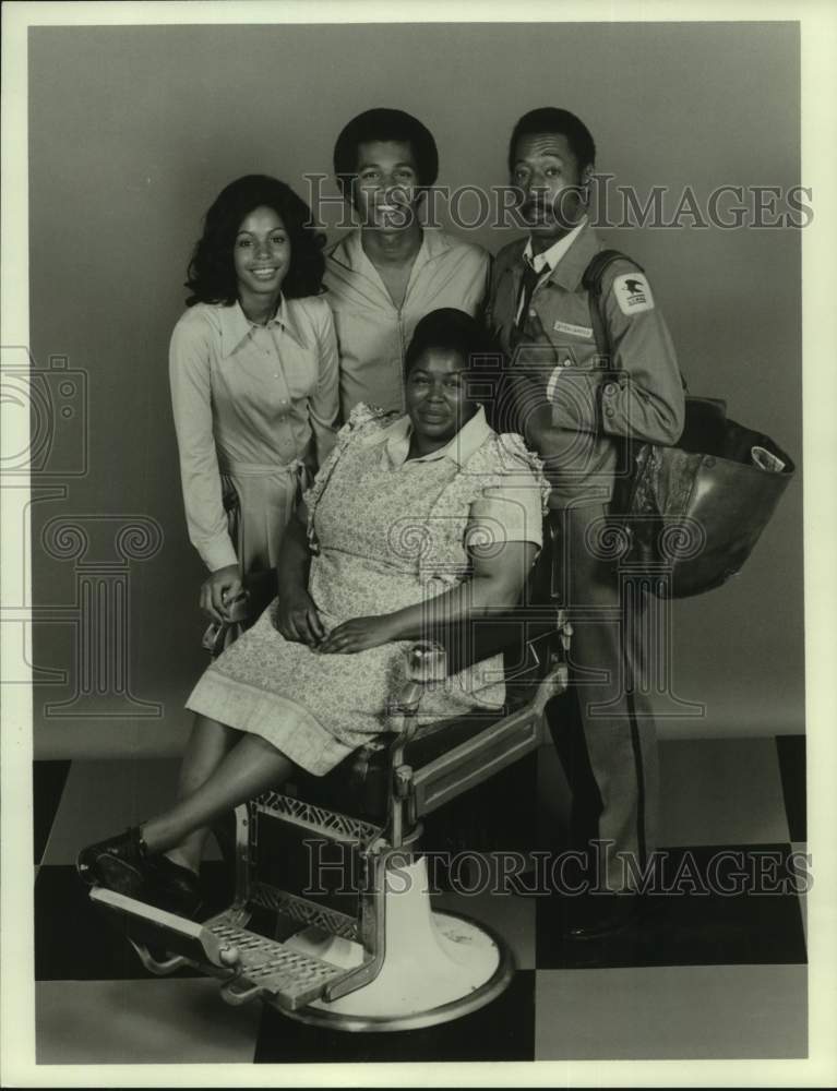 Press Photo Theresa Merritt, Actress with co-stars in show portrait - Historic Images
