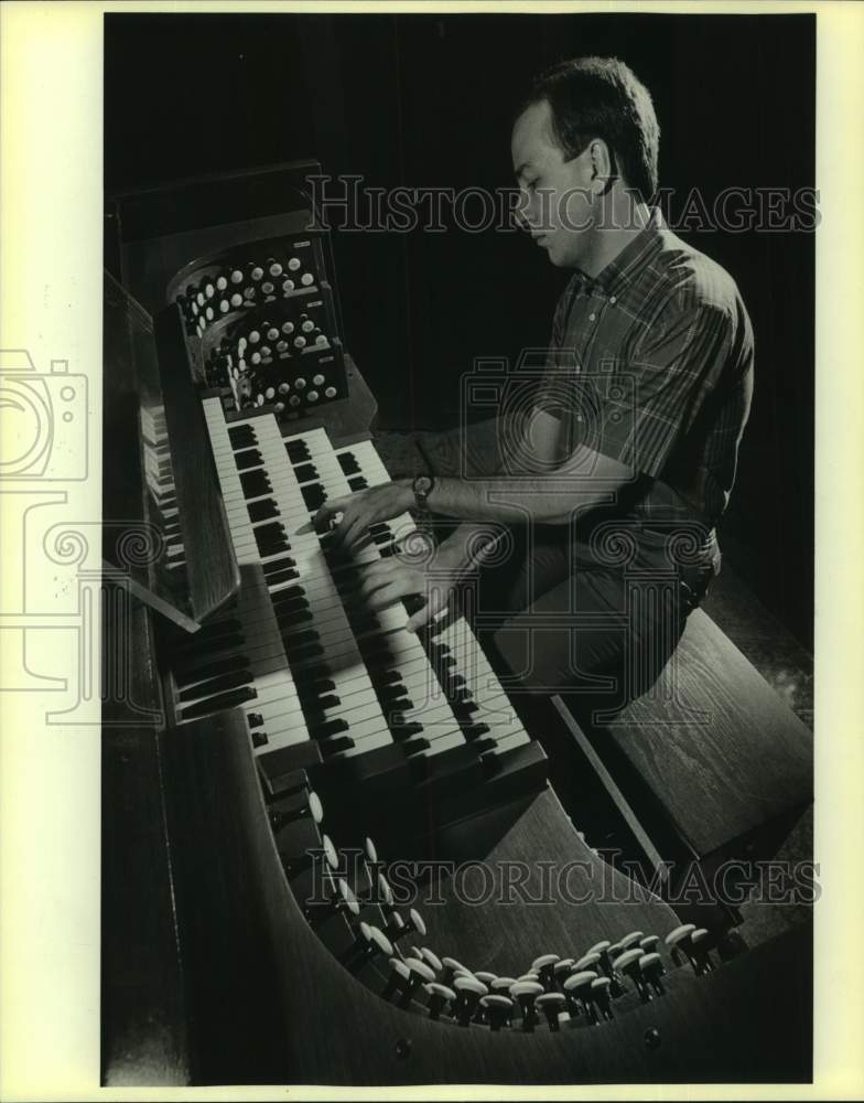 1987 Press Photo David Heller, Organist at Parker Chapel at Trinity University- Historic Images