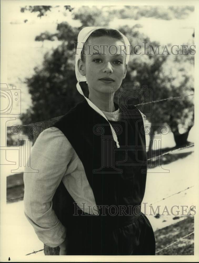 1988 Press Photo Actress Samantha Mathis in "Aaron's Way" on NBC Television- Historic Images