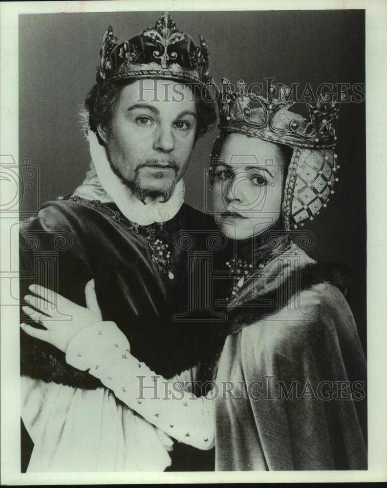 Press Photo Derek Jacobi and Janet Maw star in Richard II, on PBS. - Historic Images
