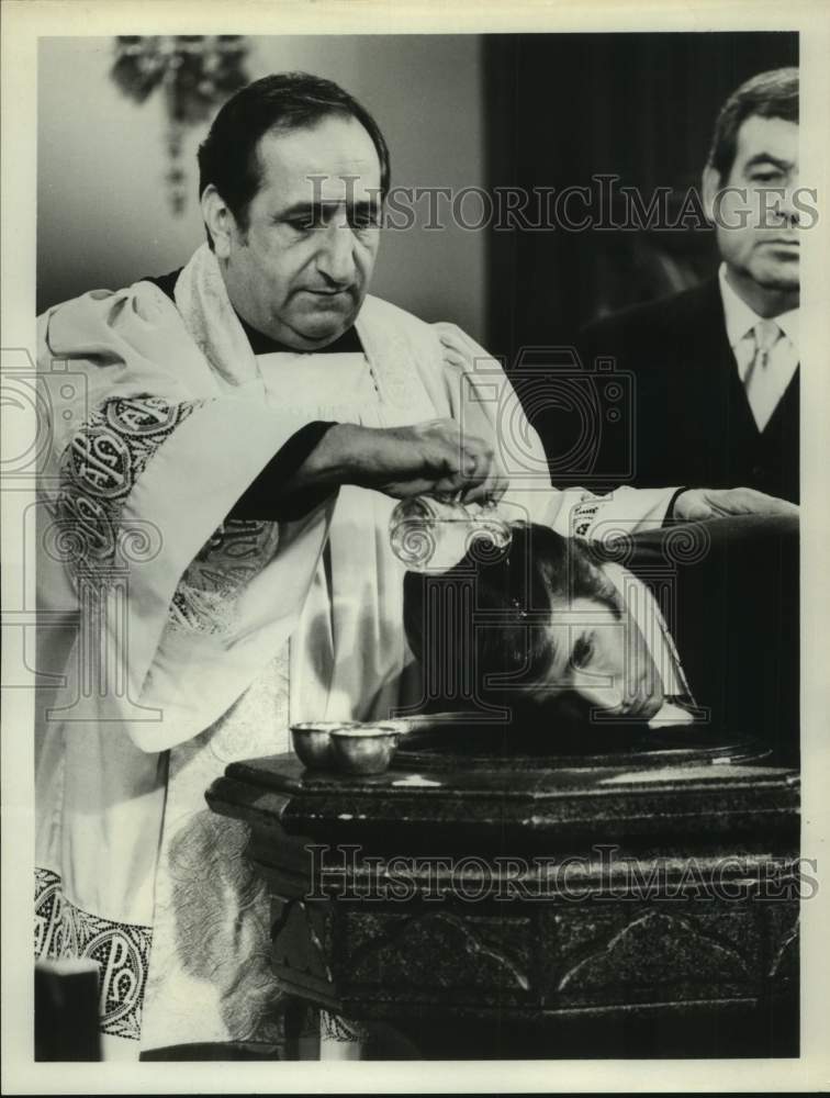 1977 Press Photo Actors Henry Winkler, Al Molinaro in "Happy Days" on ABC-TV- Historic Images