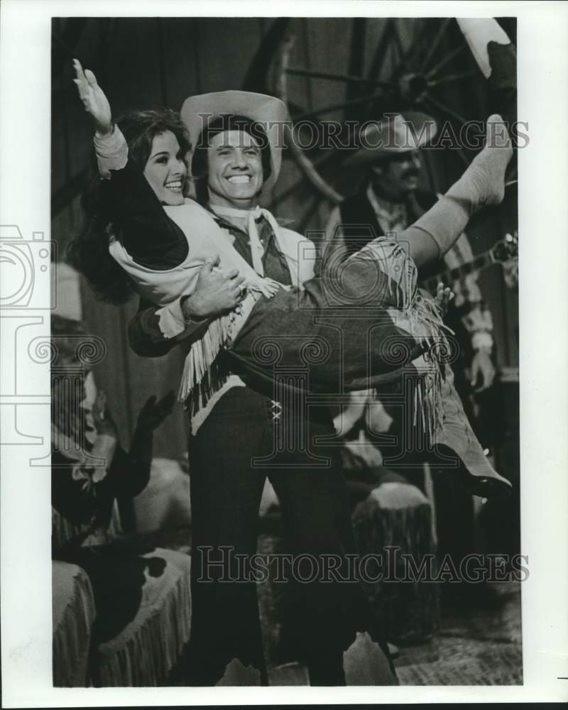 Press Photo Raina and Guy Hovis in The Lawrence Welk Show - Historic Images
