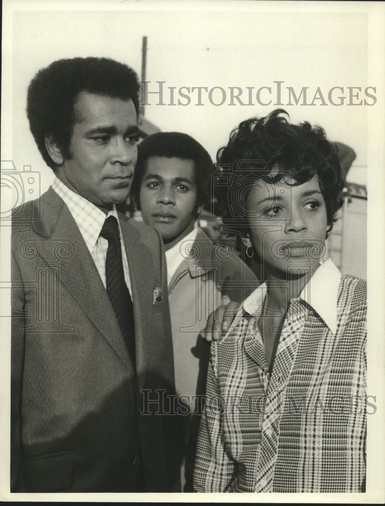 Actress Janet MacLachlan with co-stars in show scene - Historic Images