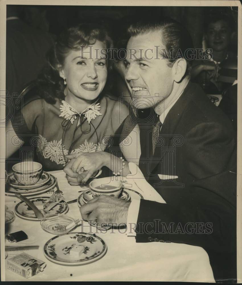 Press Photo Rhonda Fleming, Actress at table with husband - Historic Images