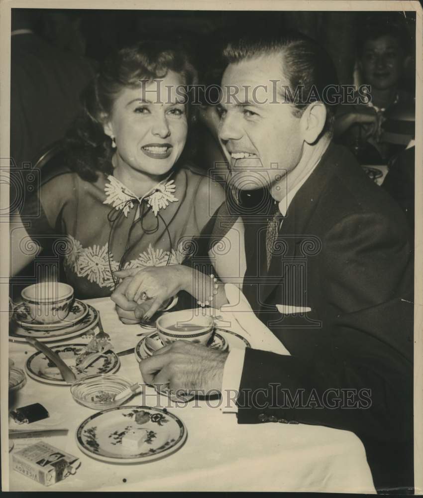 Press Photo Rhonda Fleming, Actress at table with husband - Historic Images