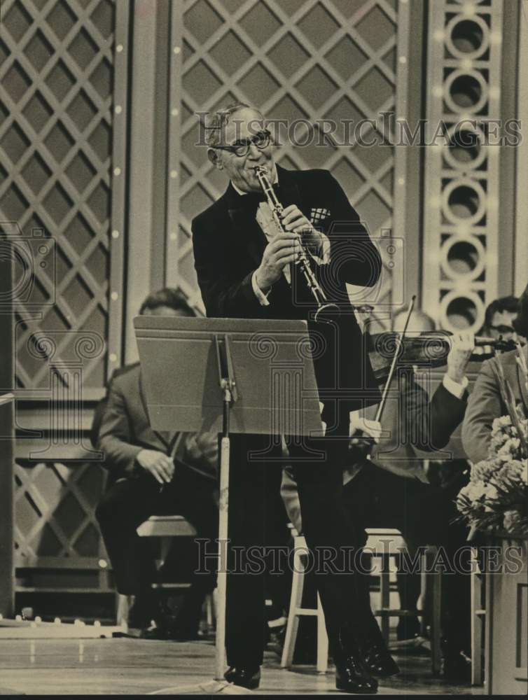 Benny Goodman performs on Evening at Pops, on PBS. - Historic Images