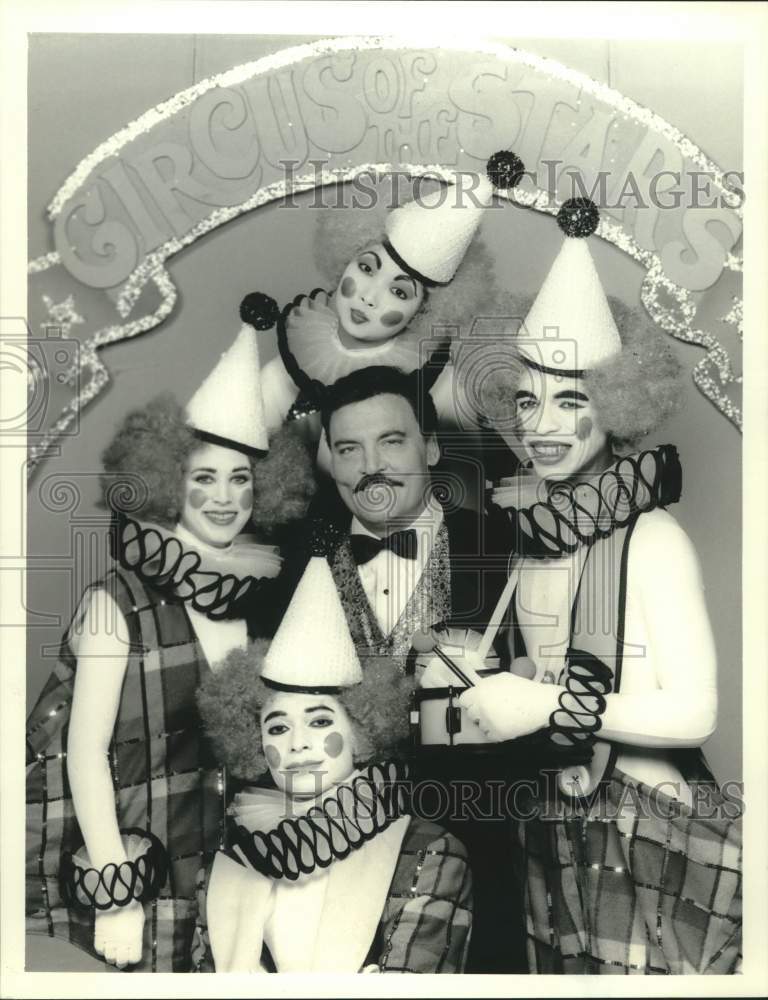 1989 Press Photo Stacy Keach hosts the Fourteenth Annual Circus of the Stars.- Historic Images