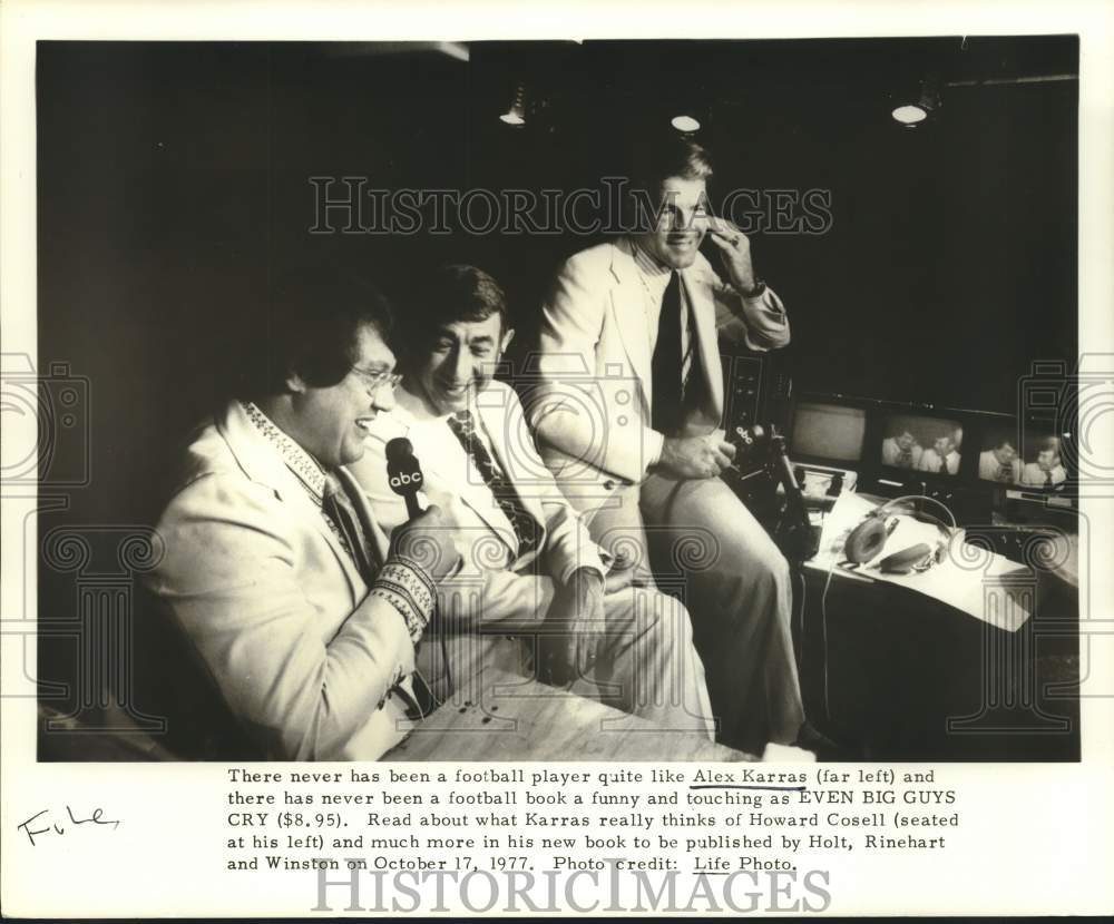 1977 Press Photo Football Player Alex Karras with Howard Cosell in Interview - Historic Images