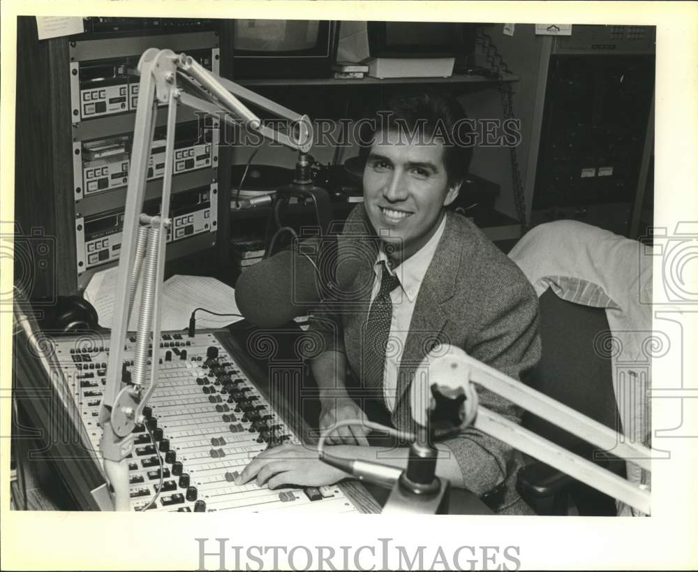 1987 Press Photo Frank Lozano, disc jockey on KSJL Radio. - sap17064- Historic Images