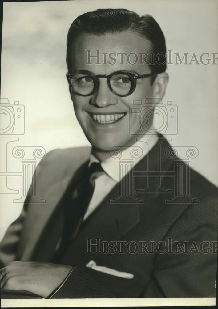 Press Photo Bill Cullen, Host of "Name That Tune" on CBS Television Network - Historic Images