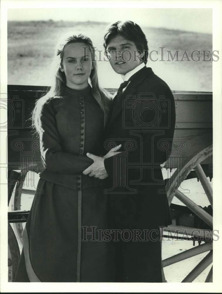 Press Photo Actor Roger Kern with Actress in show portrait - Historic Images