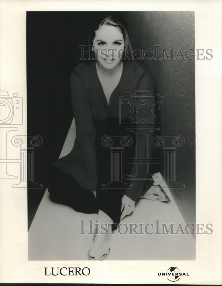 1998 Press Photo Lucero, Female Musical Artist in portrait - sap17986- Historic Images