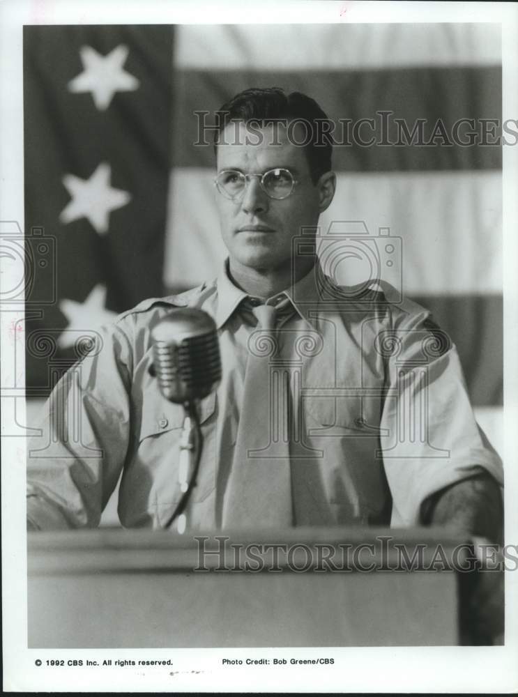 1992 Press Photo Actor Brad Johnson in CBS Television Show - sap18173- Historic Images