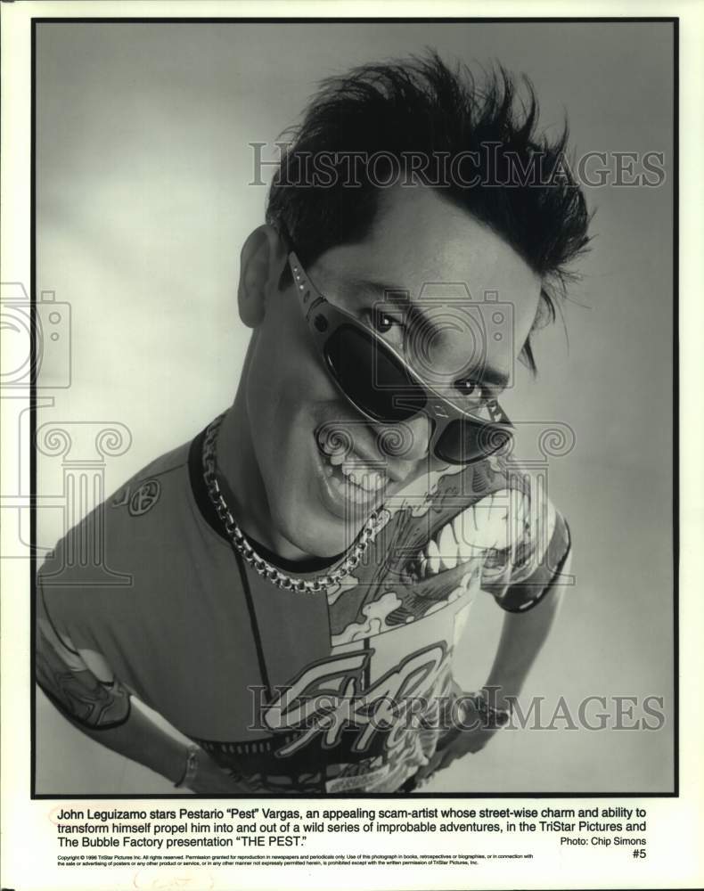 1996 Press Photo Actor John Leguizamo stars Pestario "Pest" Vargas in "The Pest"- Historic Images