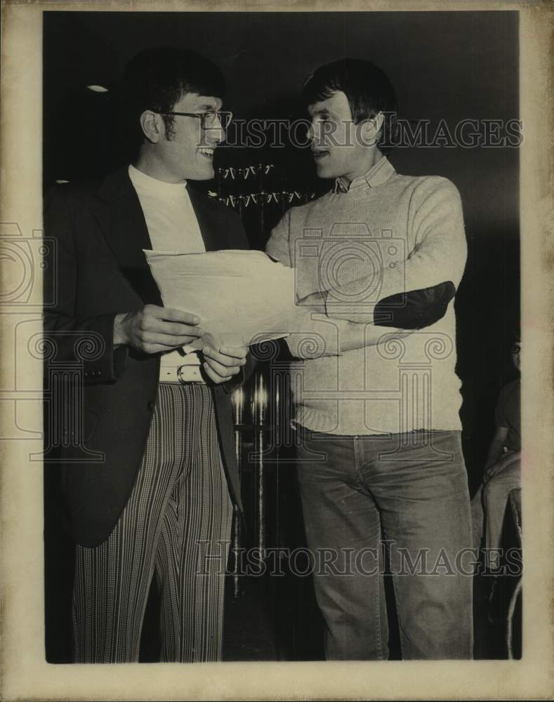 1973 Press Photo Conductor Roger Melone with Anthony Civs at Event - Historic Images