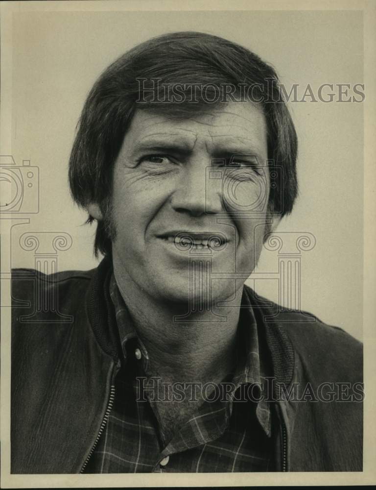 1977 Press Photo Actor Ronny Cox in &quot;The Girl Called Hatter Fox&quot; on CBS-TV- Historic Images