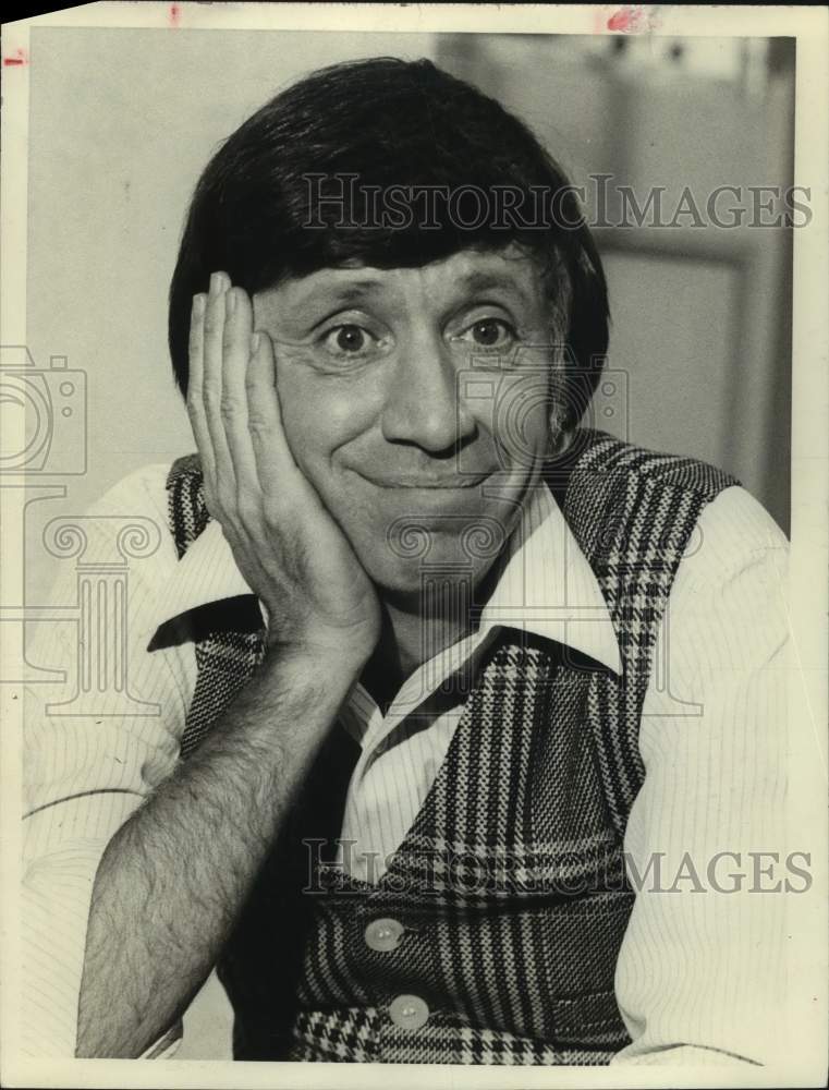 1982 Press Photo Actor Bob Denver on "Scamps" on NBC Television - sap20327- Historic Images