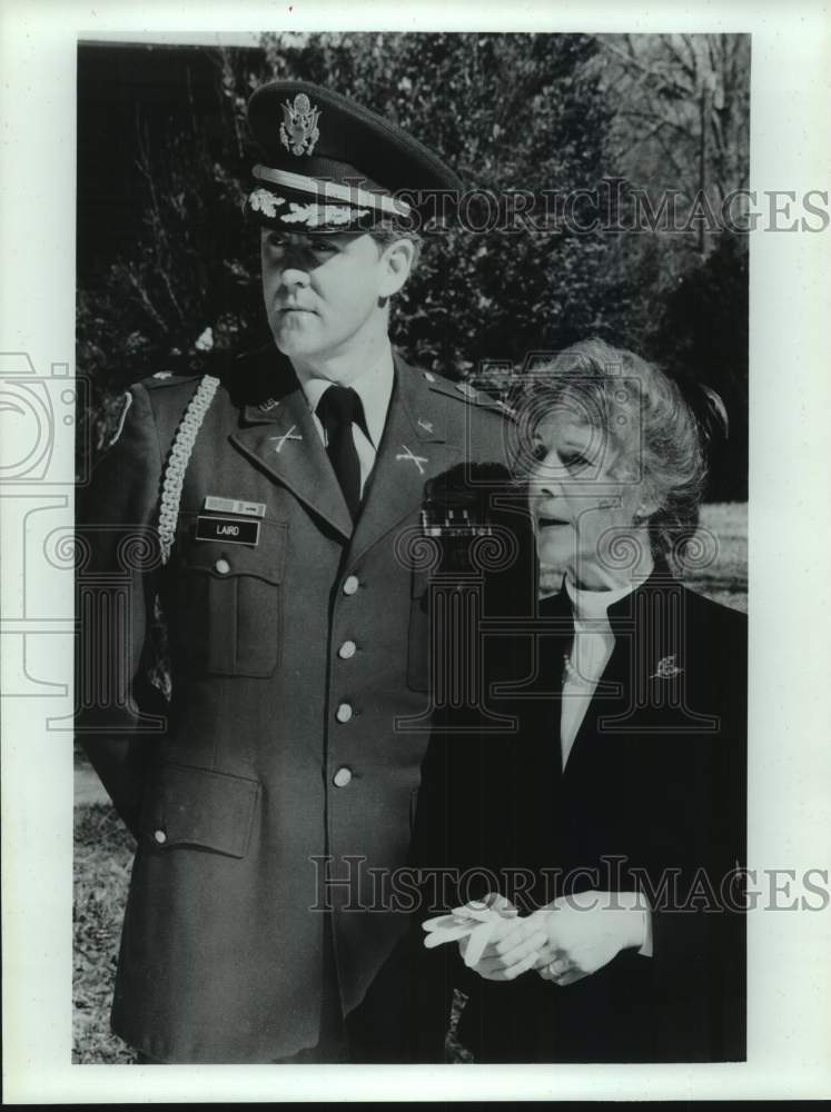Press Photo John Lithgow and Frances Sternhagen in scene from "Resting Place" - Historic Images
