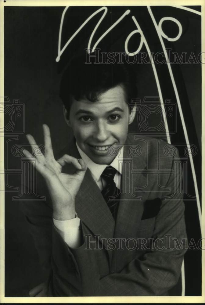 1990 Press Photo Actor Jon Cryer in Television&#39;s &quot;The Famous Teddy Z&quot;- Historic Images