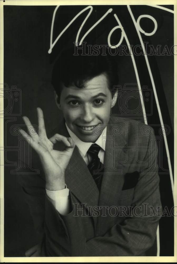 1990 Press Photo Actor Jon Cryer in Television's "The Famous Teddy Z"- Historic Images