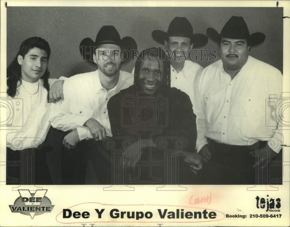 1998 Press Photo Dee Y Grupo Valiente, Entertainers - sap21292- Historic Images