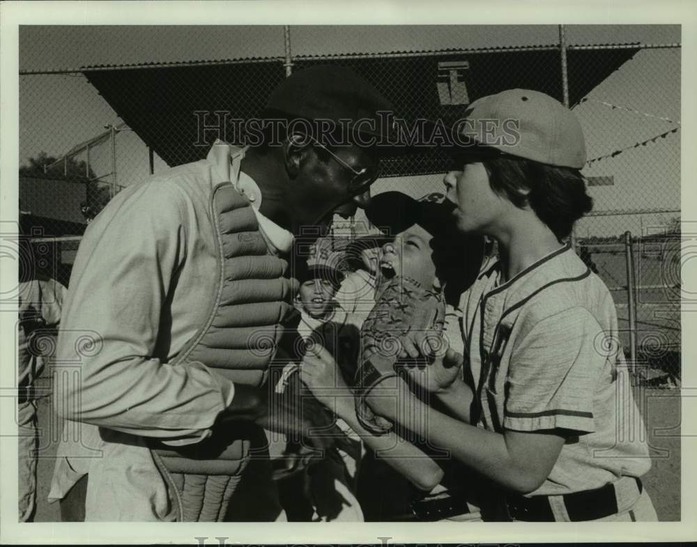 Press Photo Actor and co-stars in baseball dugout scene - Historic Images