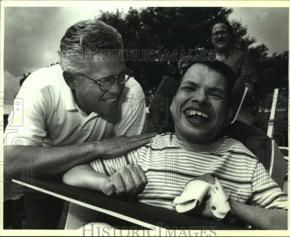 1992 Press Photo Actor G. W. Bailey at San Antonio State School with Gary White- Historic Images