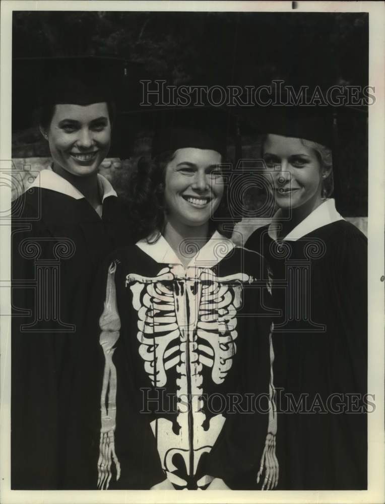 1978 Press Photo Actress Season Hubley with Co-Stars in "Loose Change"- Historic Images