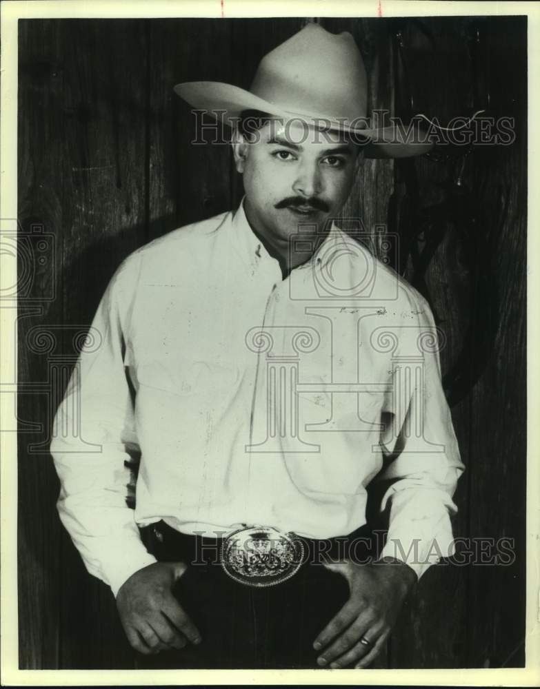 1992 Press Photo Entertainer Emilio Navaira in portrait - sap22599- Historic Images