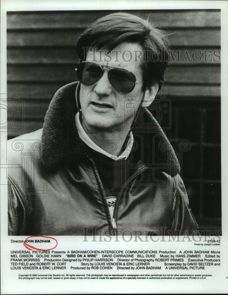 1990 Press Photo Director John Badham on set of "Bird on a Wire" movie- Historic Images