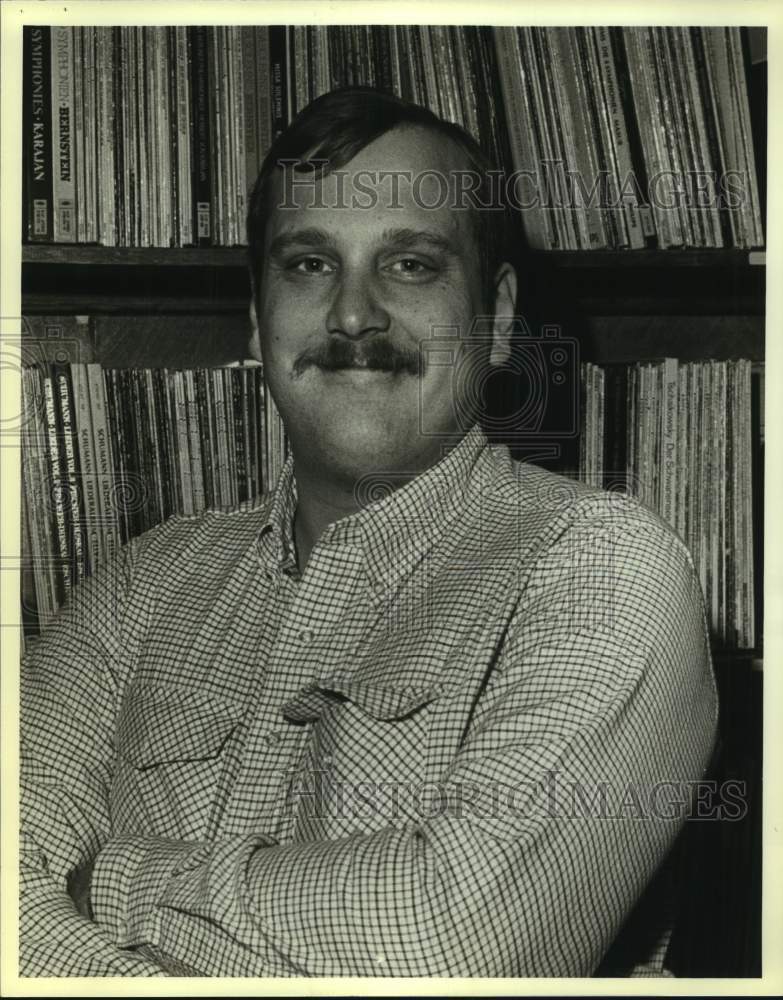 1983 Press Photo Cosimo Lucchese, Program Director at KPAC-FM Radio - sap23027- Historic Images